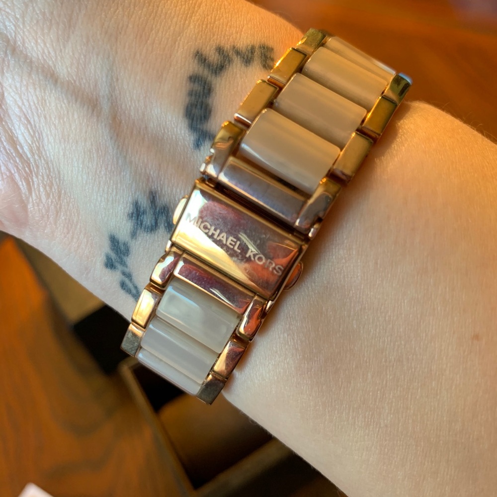 Michael Kors Rose Gold Parker Watch - Picture 5 of 7